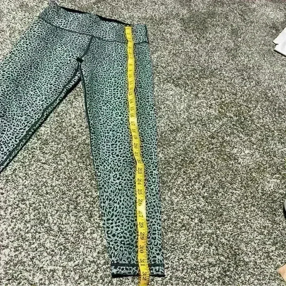 Sweaty Betty Grey Leopard Print Leggings Size M, 7/8 length - Picture 2 of 12